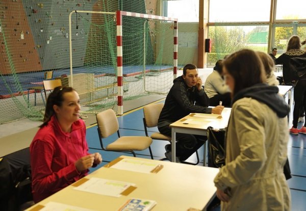 Après course. On indique à l'accueil le nombre de tours effectués.